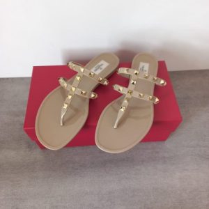 VALENTINO GARAVANI ROCKSTUD FLAT RUBBER SANDAL