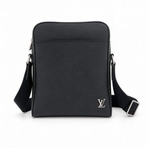 LOUIS VUITTON ALEX MESSENGER BB TAIGA